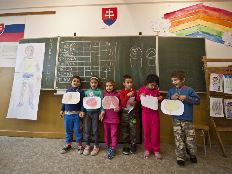 Schools open to all? Slovakia uses EU funds to include Roma children – EURACTIV.com